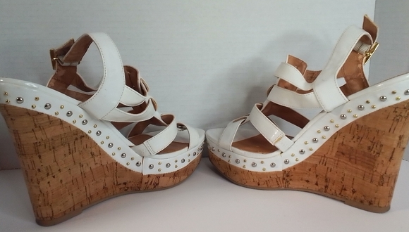 STEVE MADDEN White with Gold Studded Cork Heel Wedges Size 8 - Picture 4 of 8
